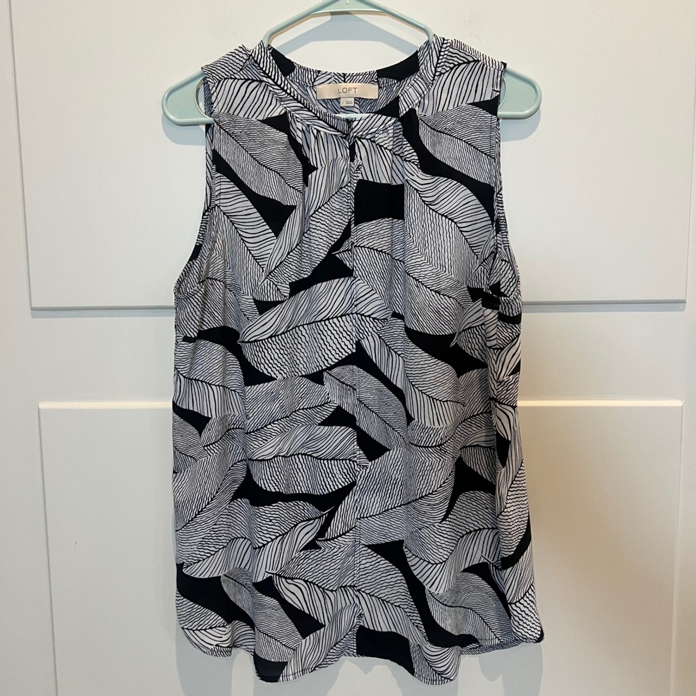 LOFT Women's Black‎ & White Leaf Print Sleeveless Blouse Tank Top Size Large